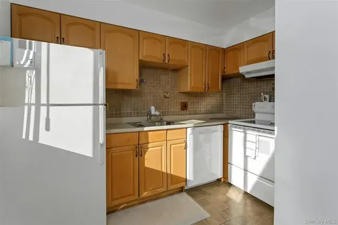 17 Cromwell Place Mohegan Lake NY 10547
