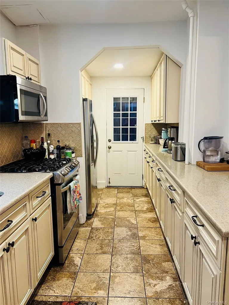 512 Logan Avenue Bronx NY 10465
