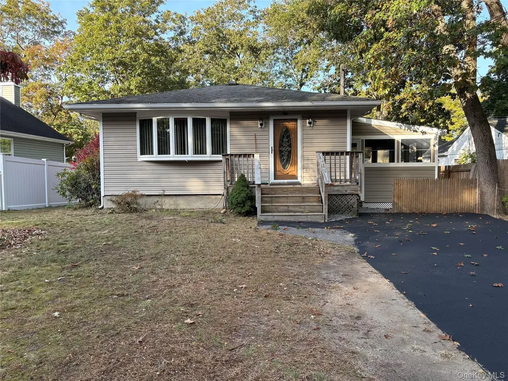 50 Newcomb Trail Ridge NY 11961