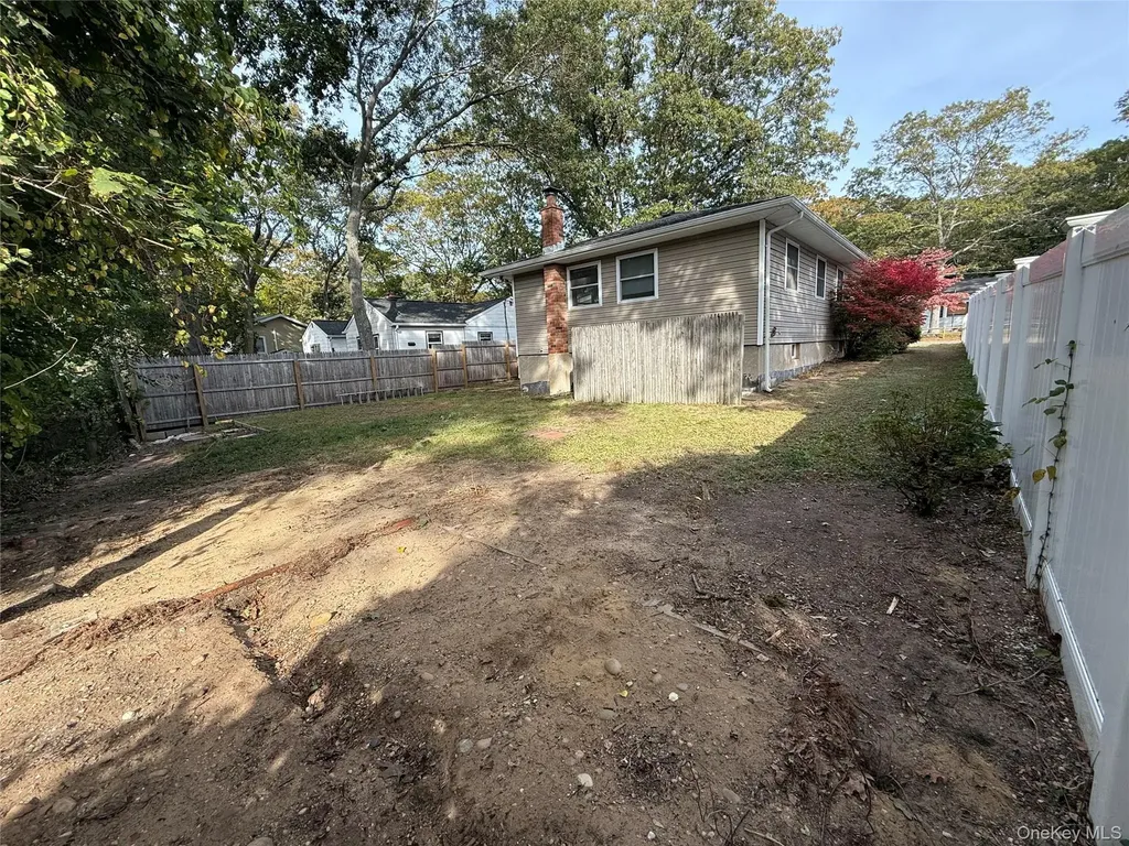 50 Newcomb Trail Ridge NY 11961