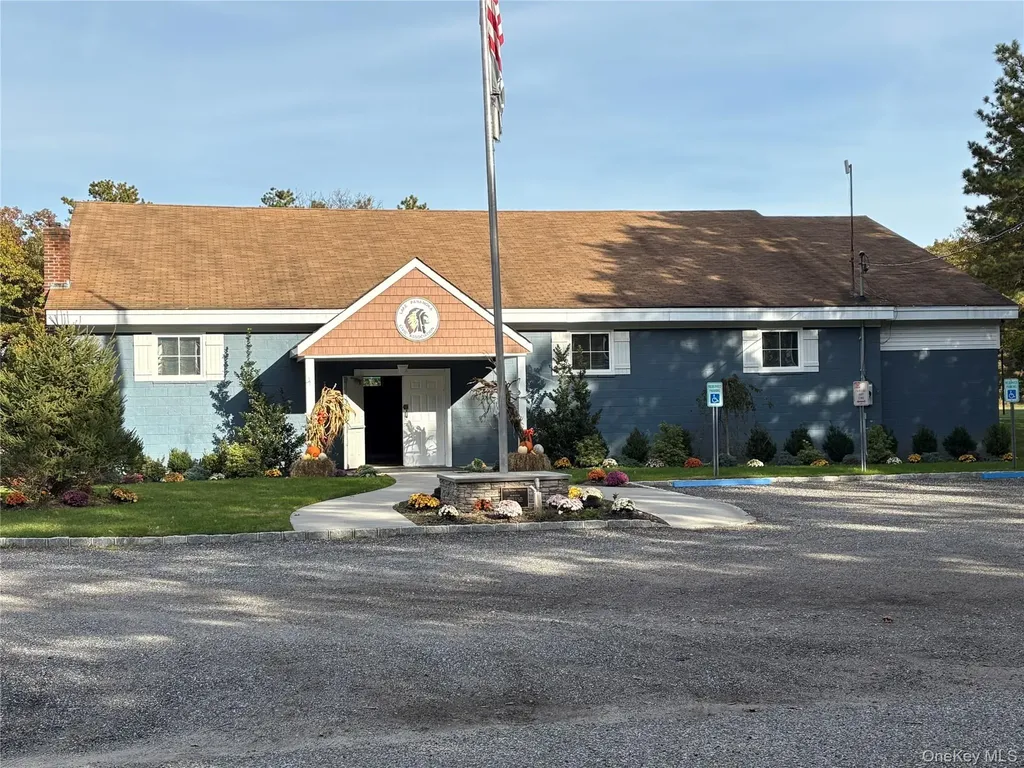 50 Newcomb Trail Ridge NY 11961