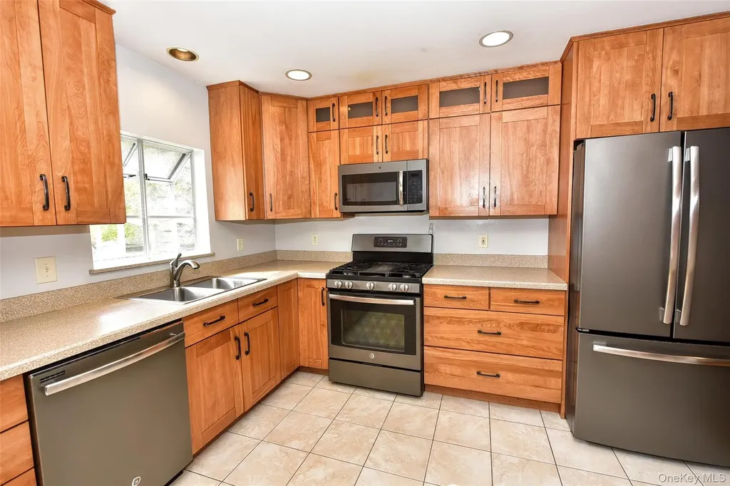 33 S Hillcrest Road Suffern NY 10901