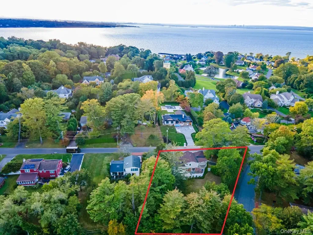 36 Red Spring Lane Glen Cove NY 11542