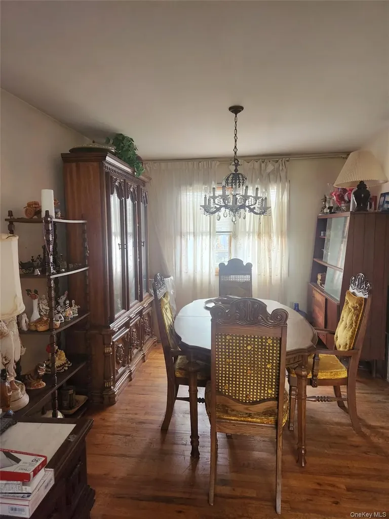 47 15th Avenue West Babylon NY 11704