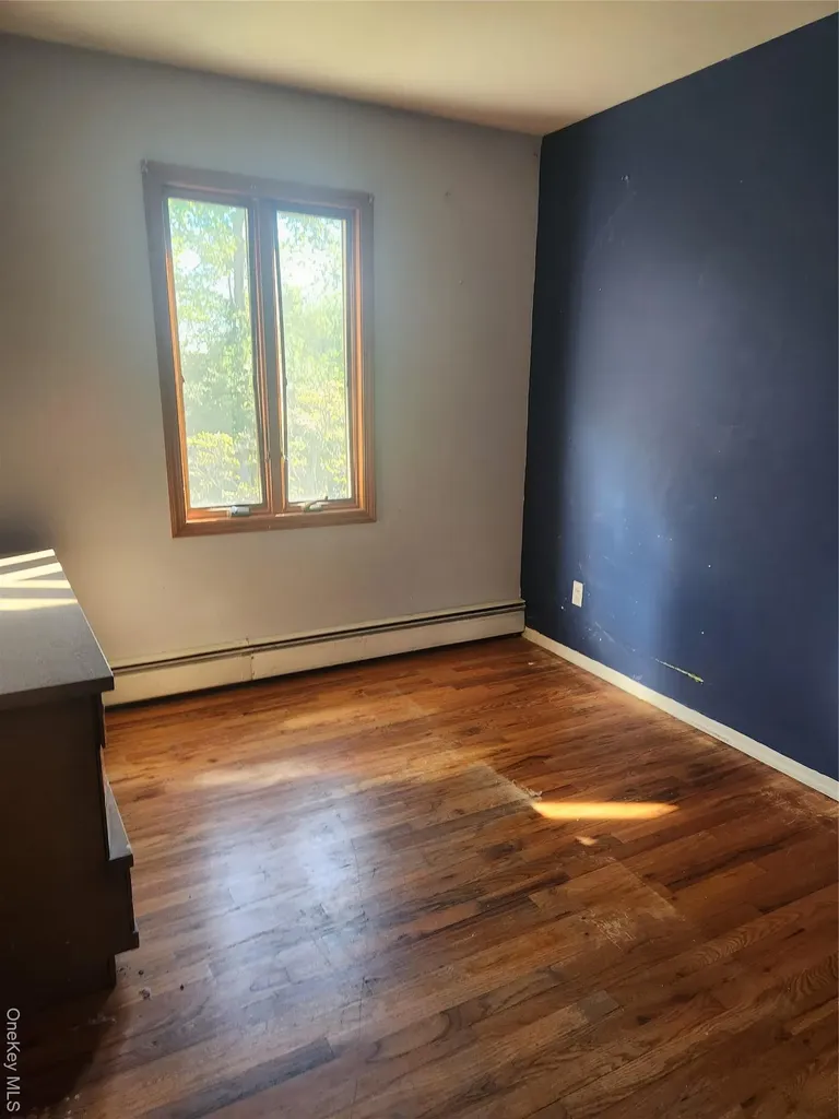 47 15th Avenue West Babylon NY 11704
