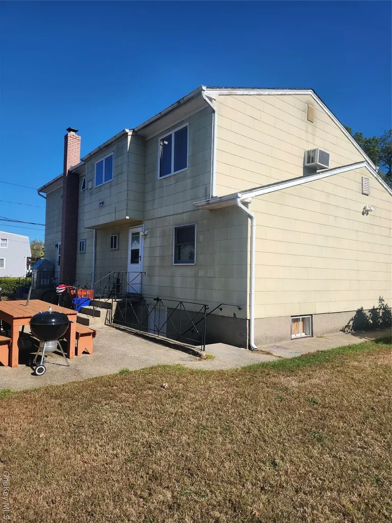 47 15th Avenue West Babylon NY 11704