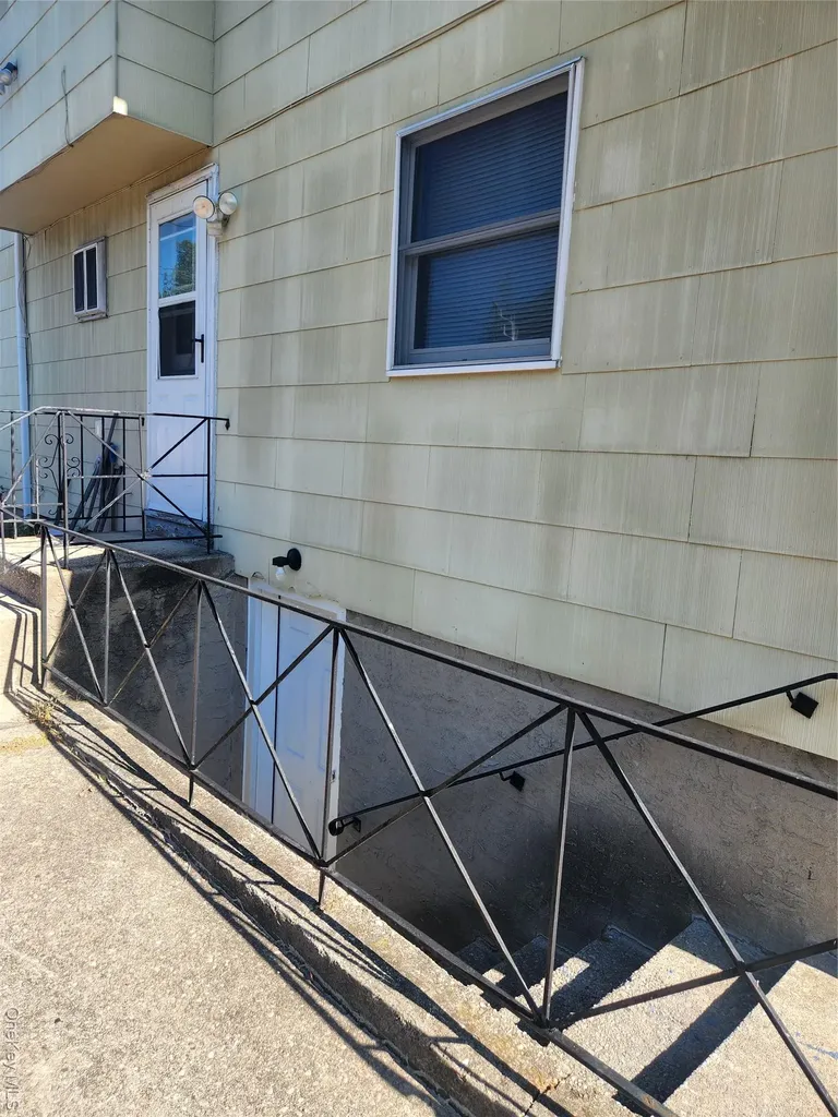 47 15th Avenue West Babylon NY 11704