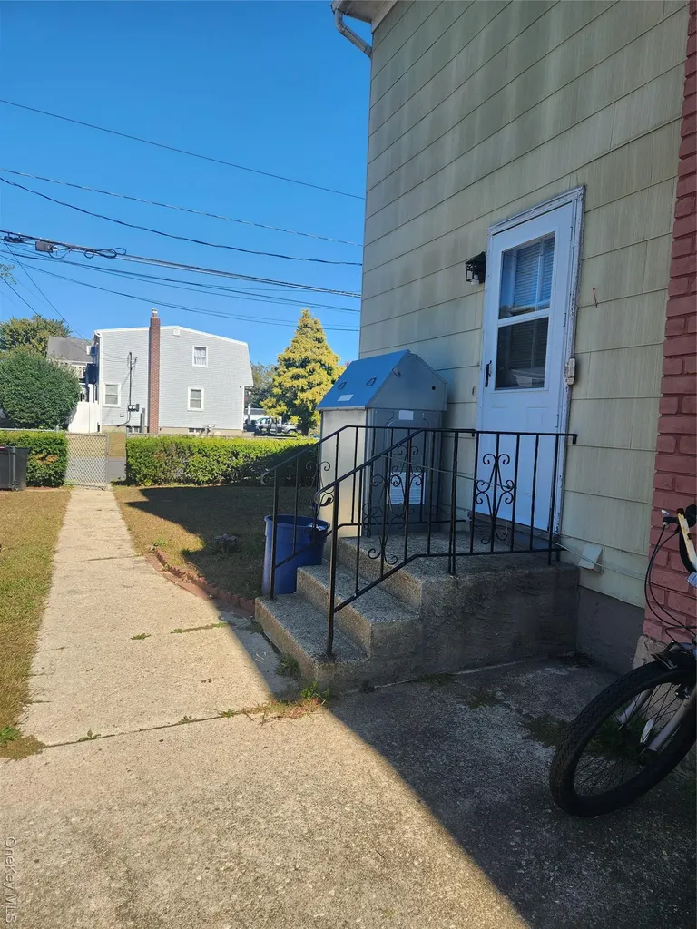 47 15th Avenue West Babylon NY 11704