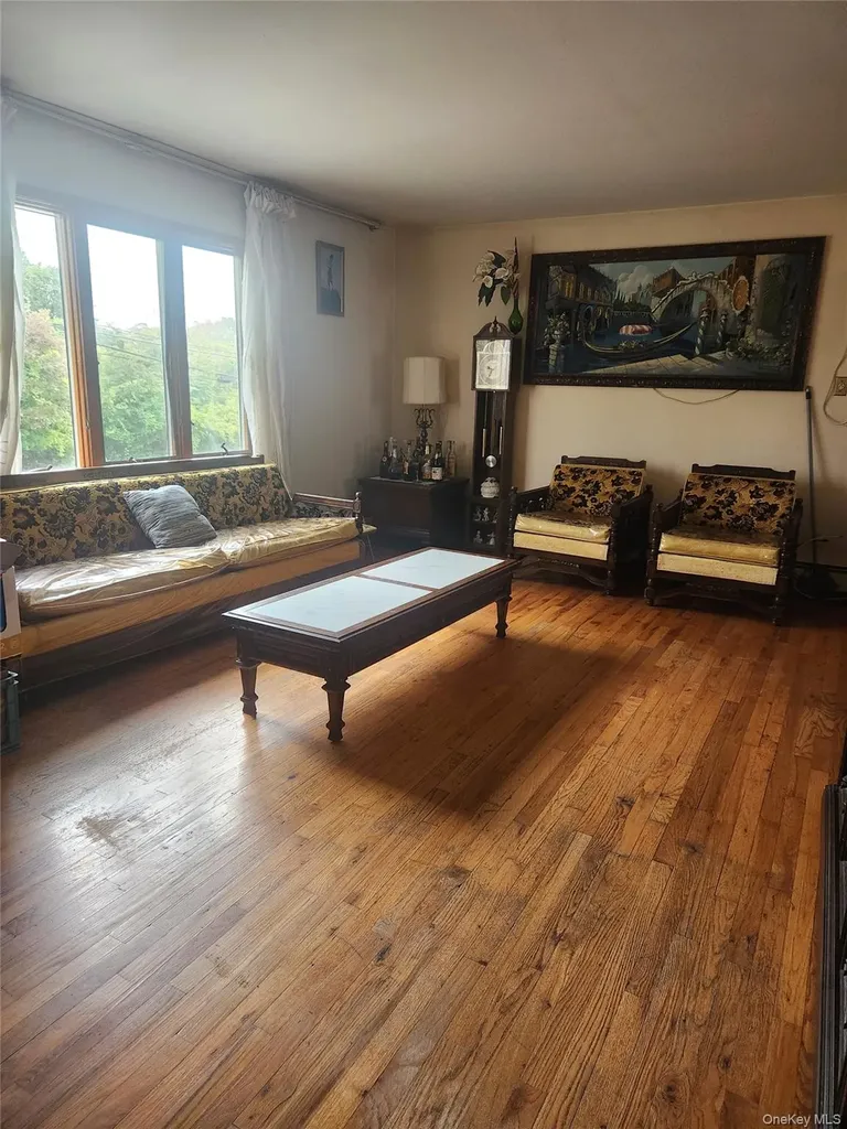 47 15th Avenue West Babylon NY 11704