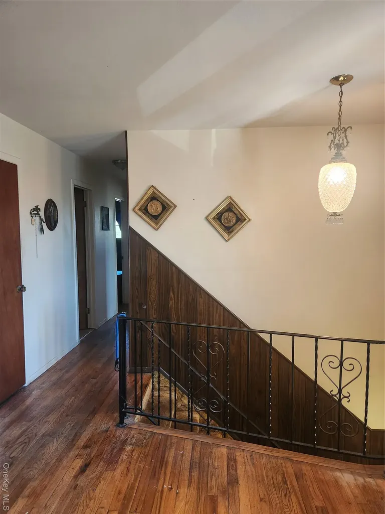 47 15th Avenue West Babylon NY 11704