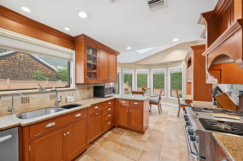 18 Knoll Lane Glen Head NY 11545