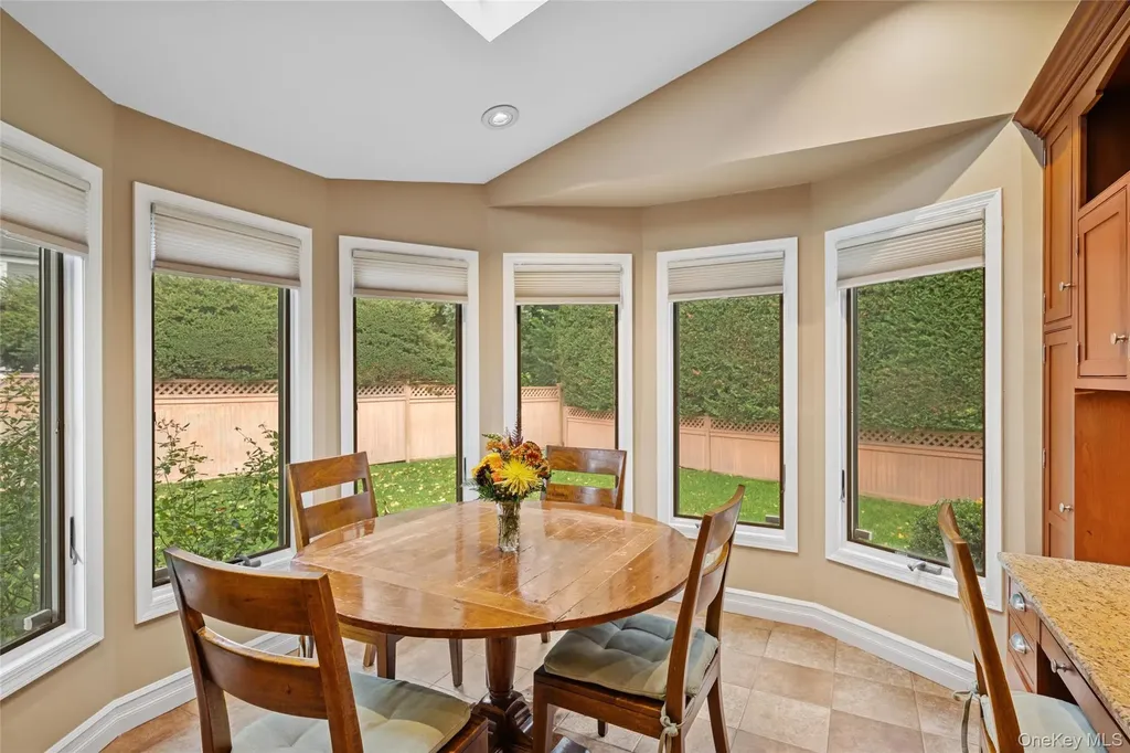 18 Knoll Lane Glen Head NY 11545