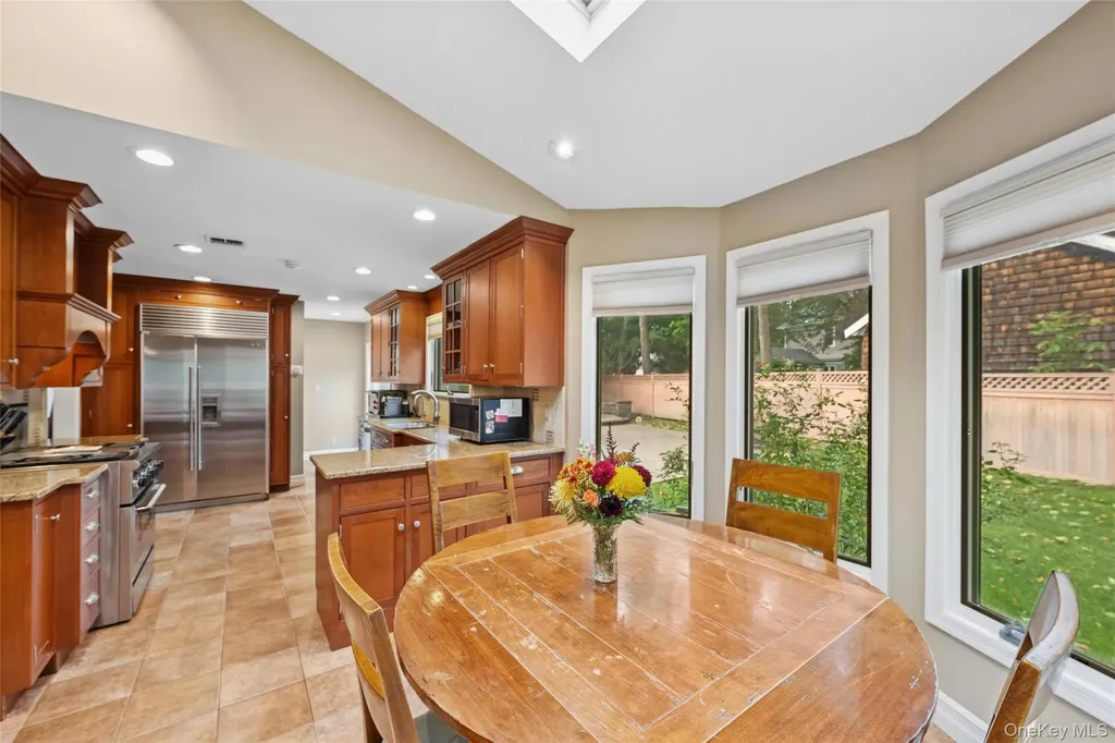 18 Knoll Lane Glen Head NY 11545