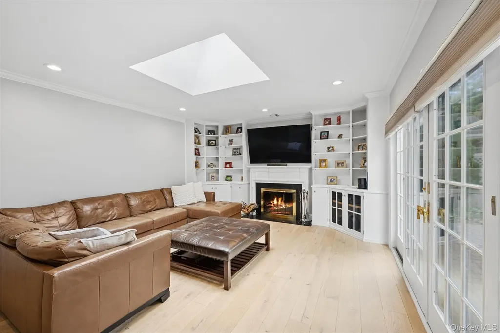 18 Knoll Lane Glen Head NY 11545