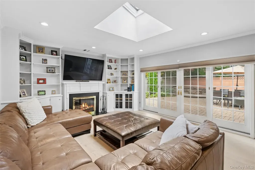 18 Knoll Lane Glen Head NY 11545
