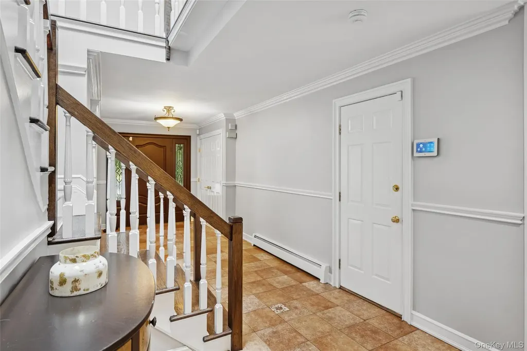 18 Knoll Lane Glen Head NY 11545