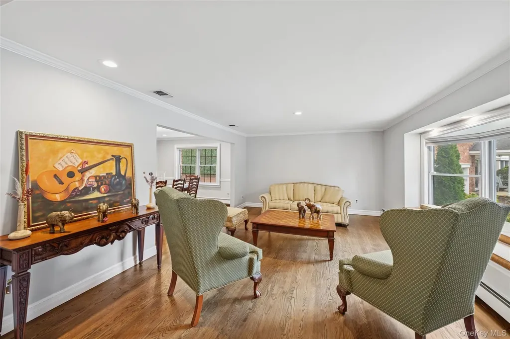 18 Knoll Lane Glen Head NY 11545
