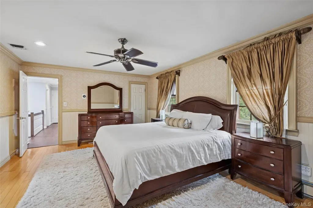 18 Knoll Lane Glen Head NY 11545