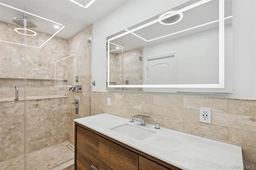 18 Knoll Lane Glen Head NY 11545