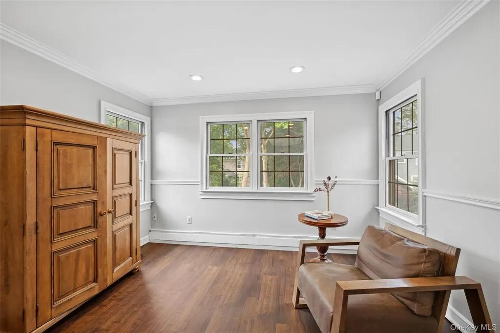 18 Knoll Lane Glen Head NY 11545