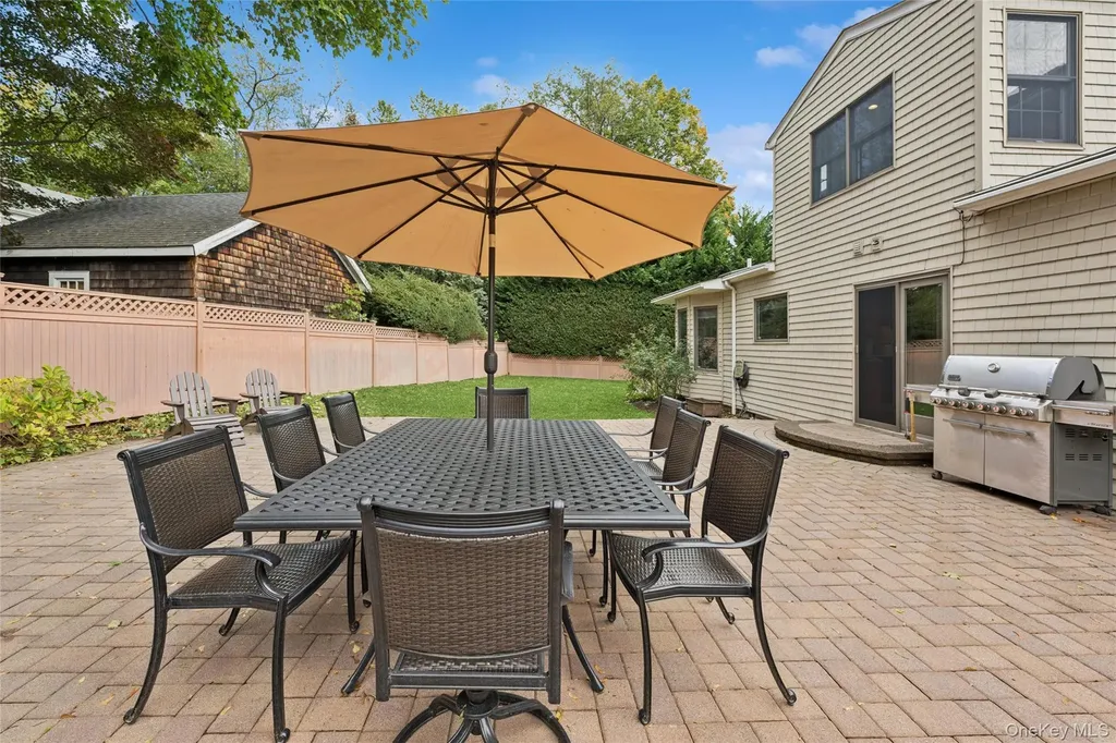18 Knoll Lane Glen Head NY 11545