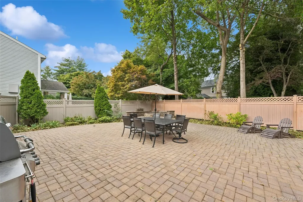 18 Knoll Lane Glen Head NY 11545
