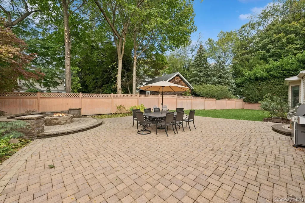 18 Knoll Lane Glen Head NY 11545