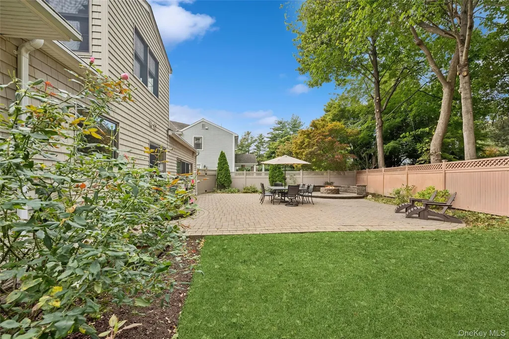 18 Knoll Lane Glen Head NY 11545