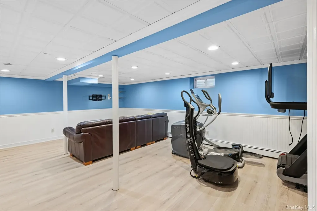 18 Knoll Lane Glen Head NY 11545