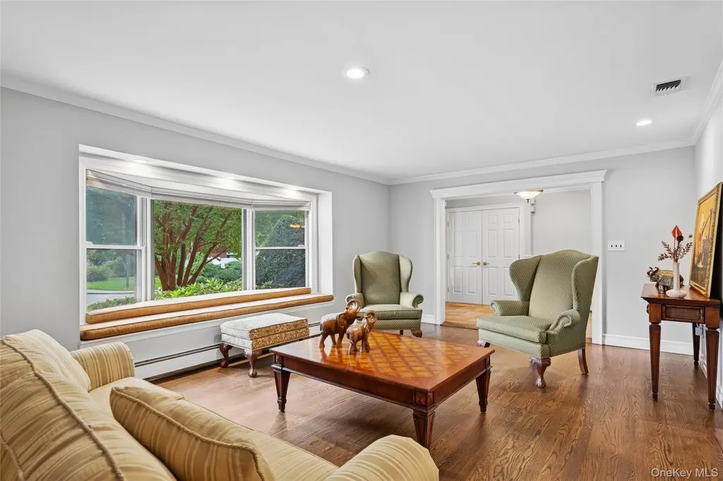18 Knoll Lane Glen Head NY 11545