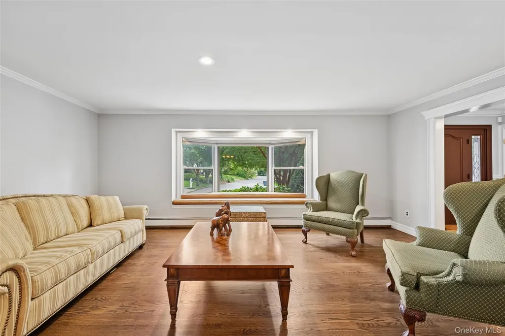 18 Knoll Lane Glen Head NY 11545