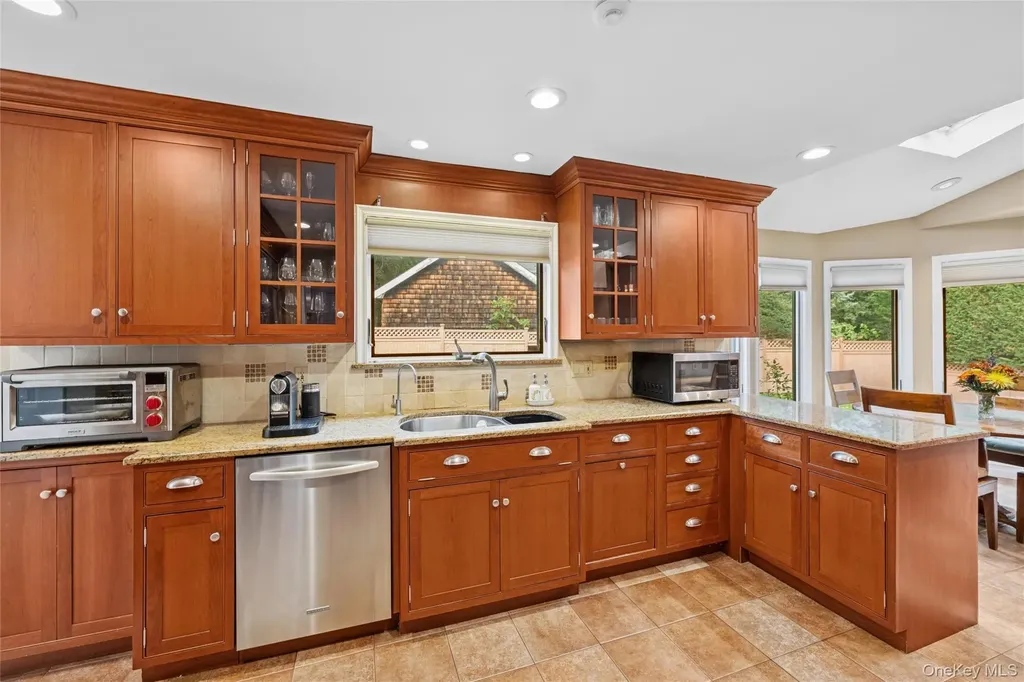 18 Knoll Lane Glen Head NY 11545