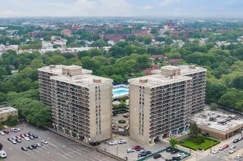 152-18 Union Turnpike Flushing NY 11367