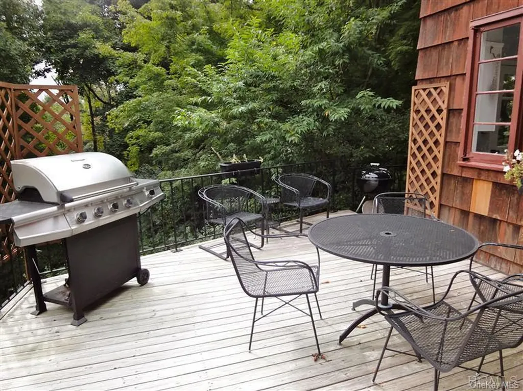376 Lane Gate Road Cold Spring NY 10516