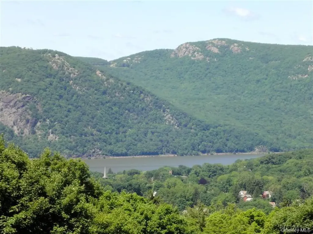 376 Lane Gate Road Cold Spring NY 10516