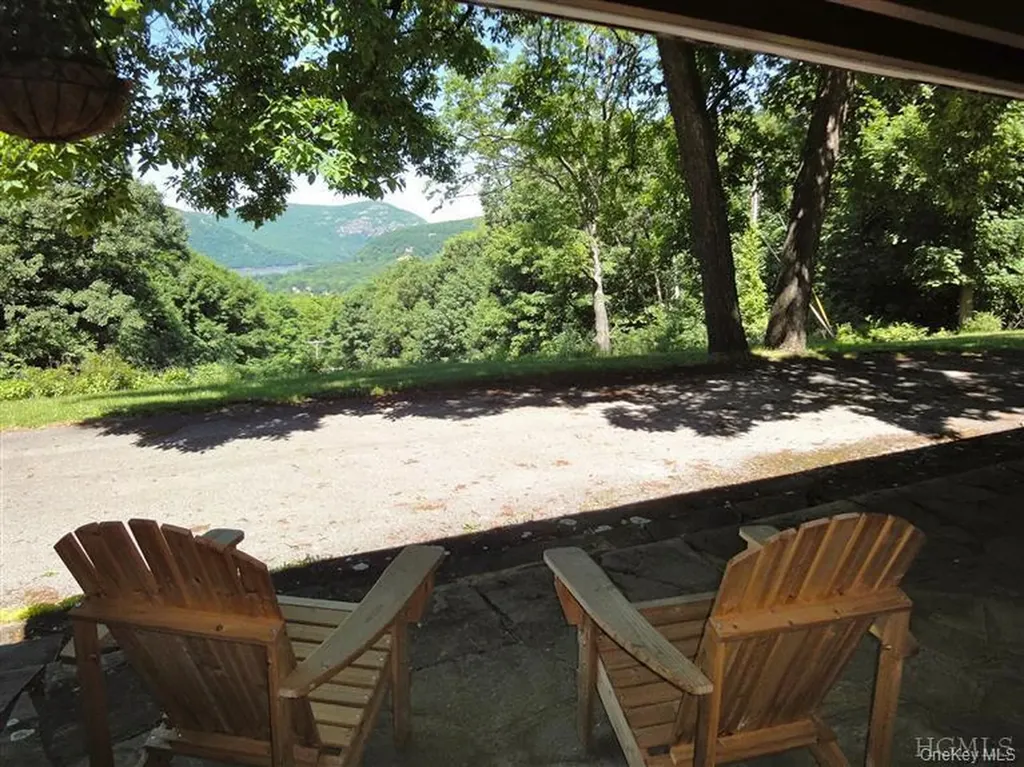 376 Lane Gate Road Cold Spring NY 10516