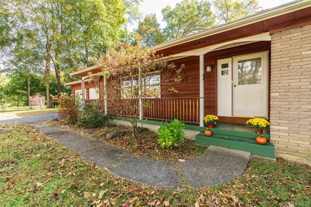 98 River Road Rhinebeck NY 12572