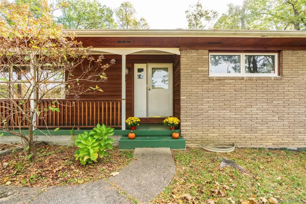 98 River Road Rhinebeck NY 12572