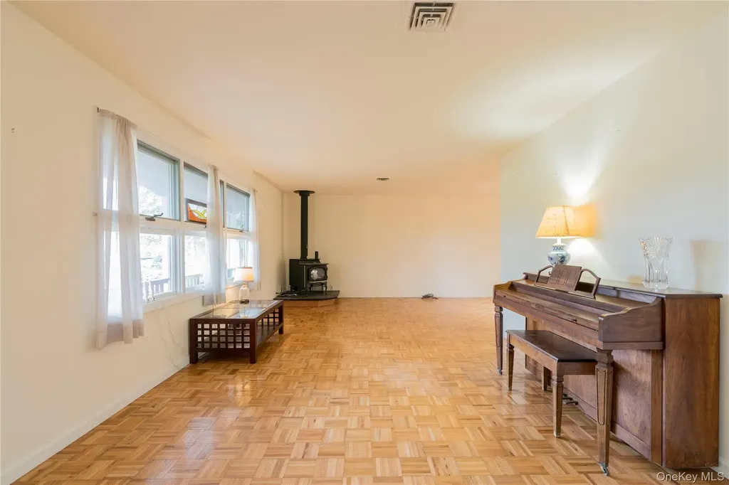 98 River Road Rhinebeck NY 12572