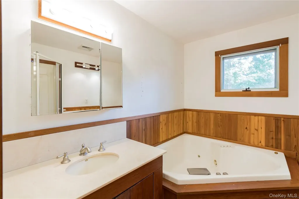 98 River Road Rhinebeck NY 12572