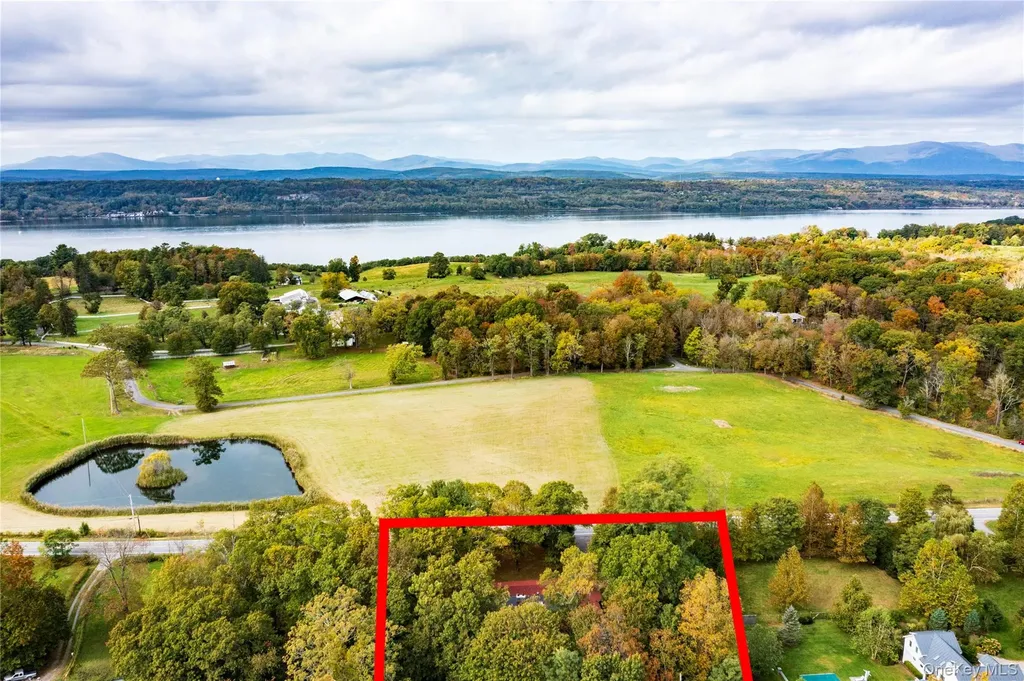 98 River Road Rhinebeck NY 12572