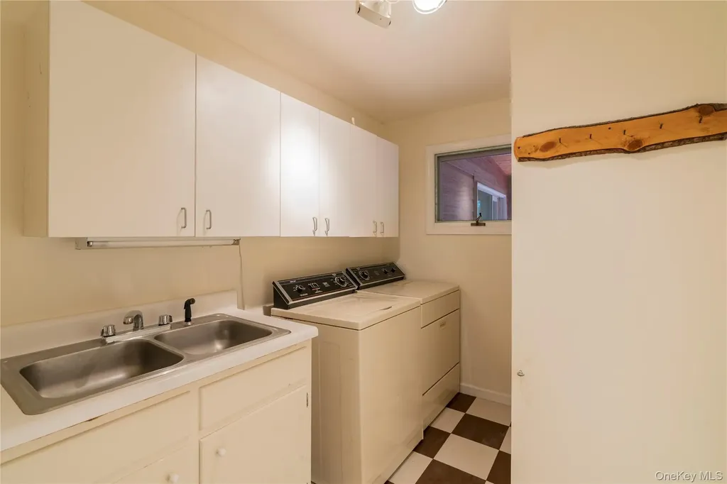 98 River Road Rhinebeck NY 12572