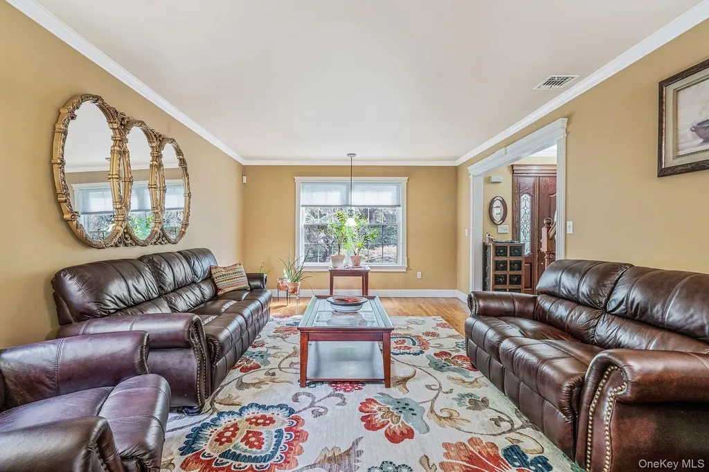 36 Vanderbilt Avenue Saint James NY 11780
