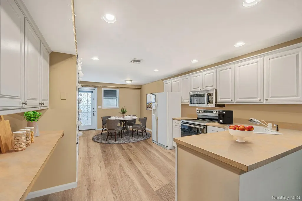 36 Vanderbilt Avenue Saint James NY 11780