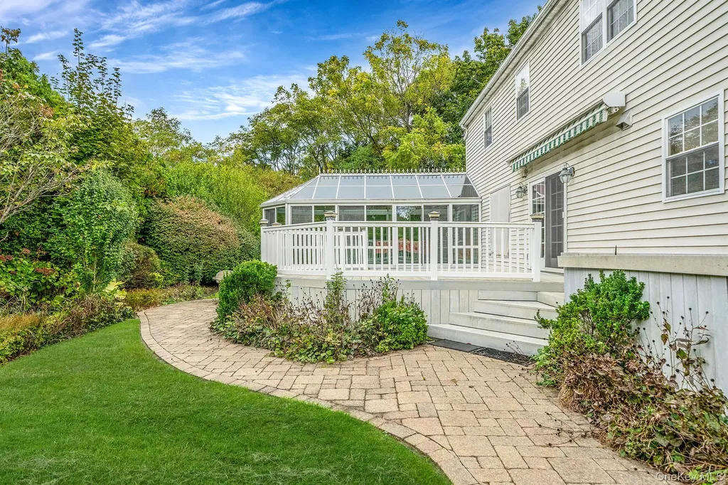 36 Vanderbilt Avenue Saint James NY 11780
