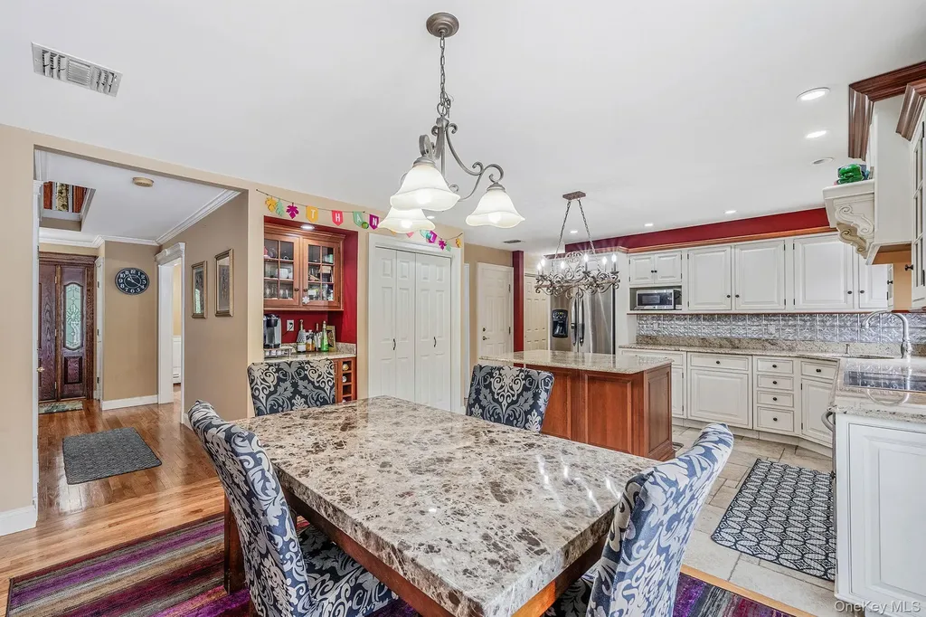 36 Vanderbilt Avenue Saint James NY 11780