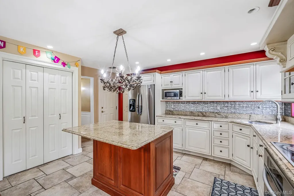 36 Vanderbilt Avenue Saint James NY 11780