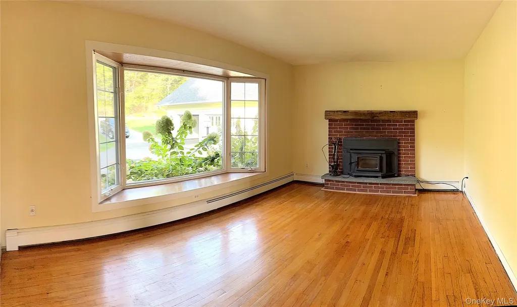 886 Route 199 Red Hook NY 12571