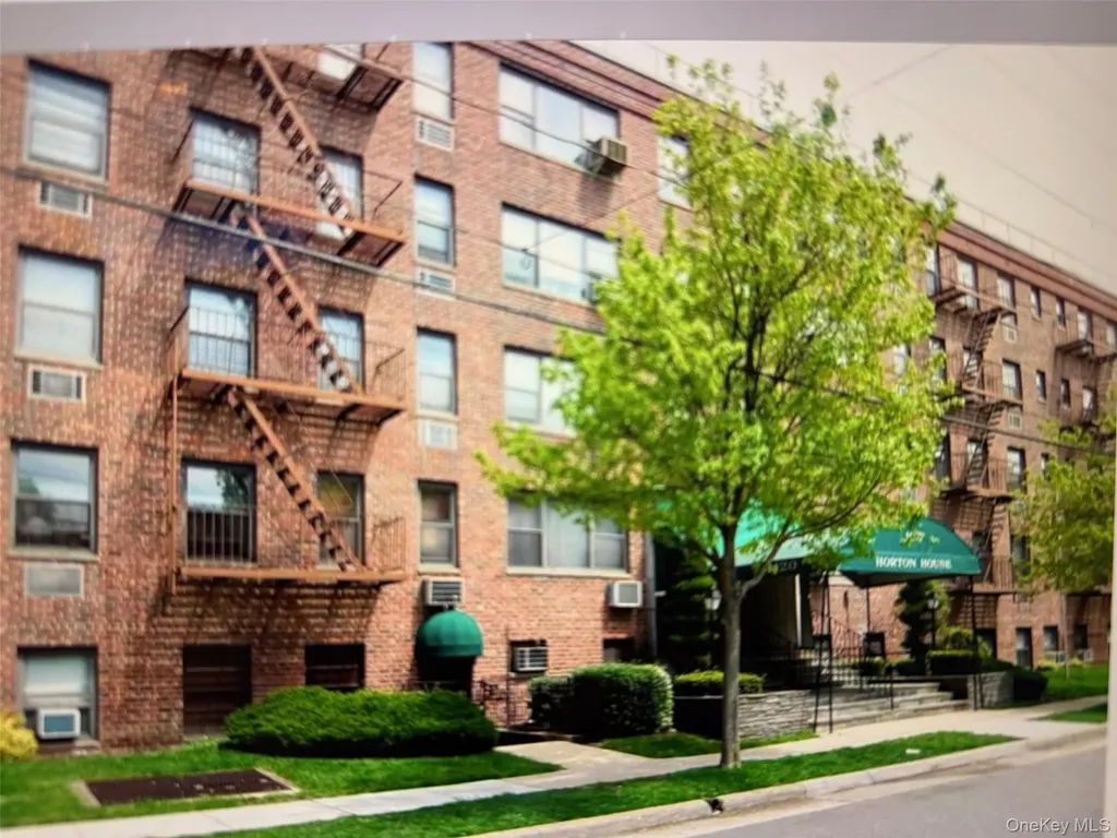 120 Horton Highway Mineola NY 11501