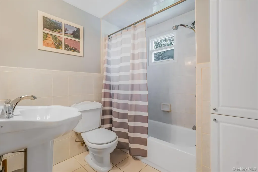 55 Maple Drive New Hyde Park NY 11040